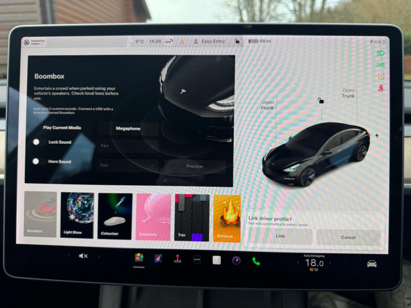 TESLA MODEL 3