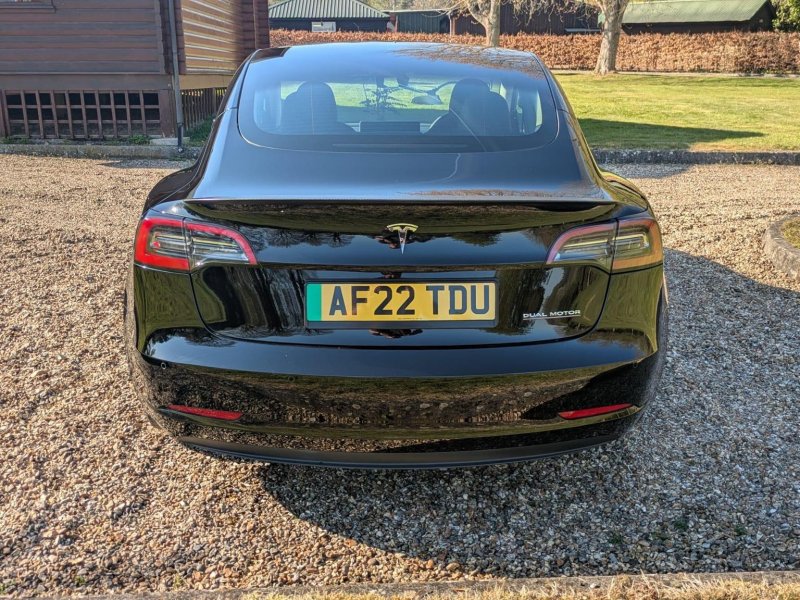 TESLA MODEL 3