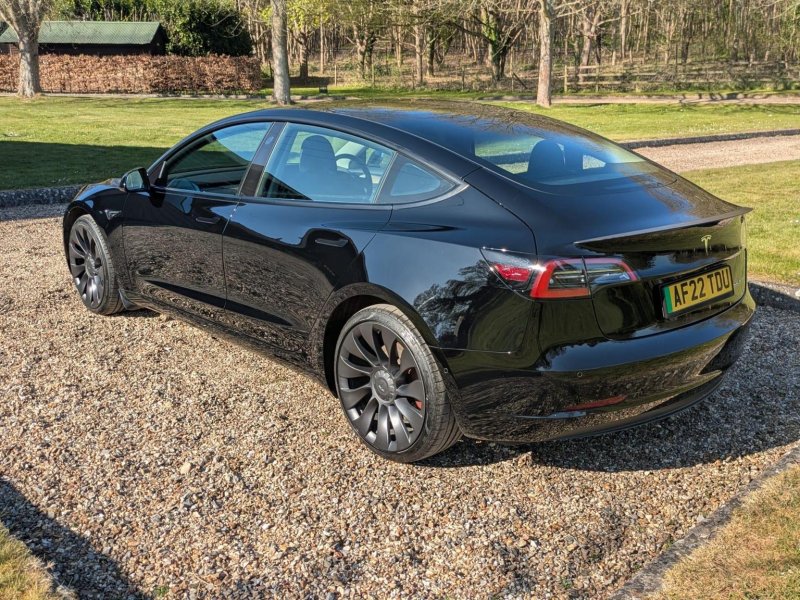 TESLA MODEL 3