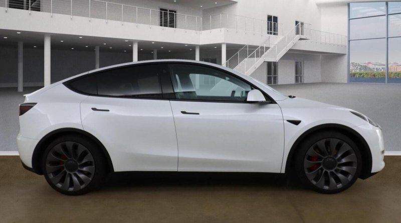 TESLA MODEL Y